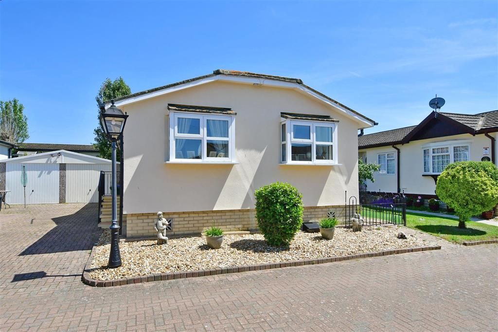2 bed mobile/park home for sale in Headley Drive, Bognor Regis, West