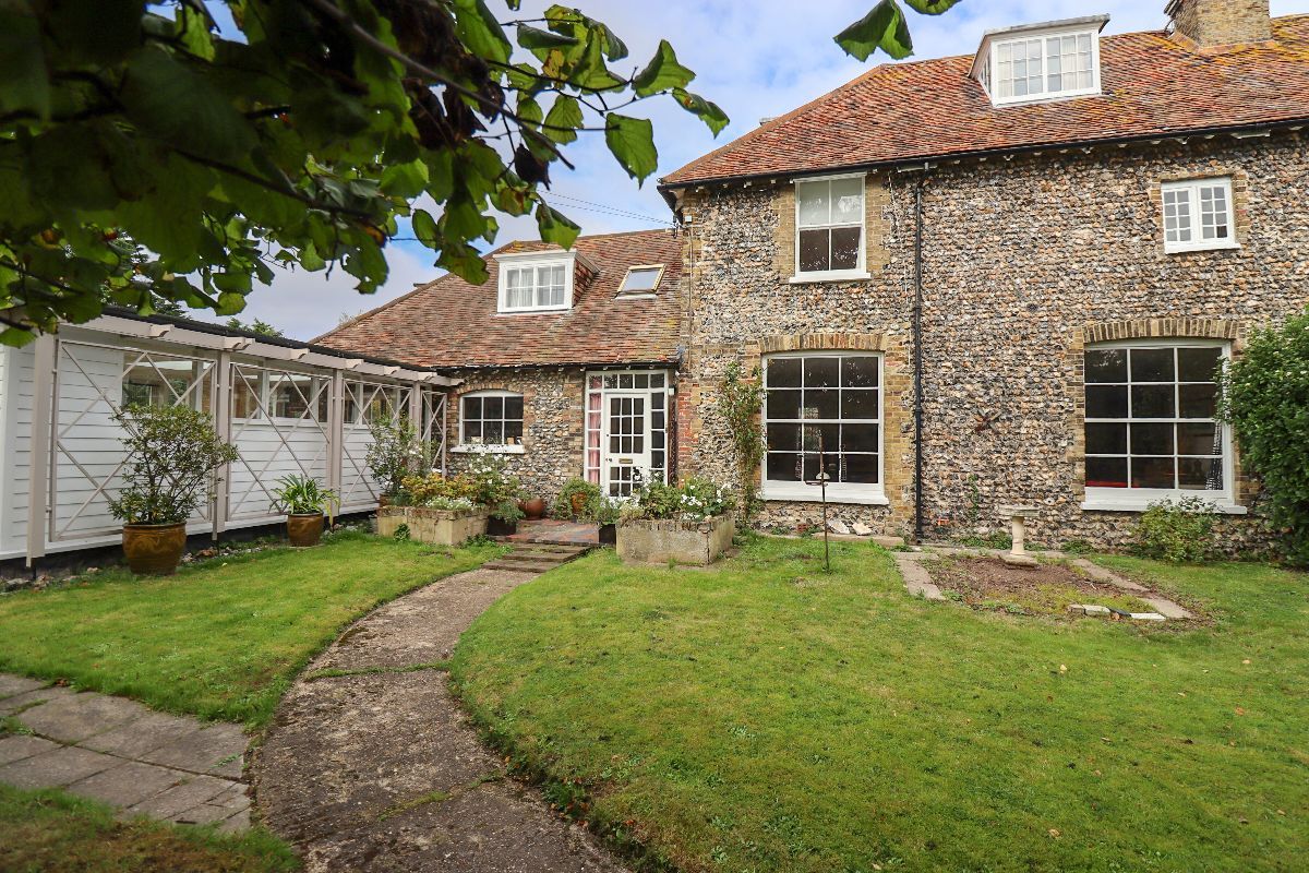 5 bed semidetached house for sale in Dumpton Farm House, Ramsgate Road