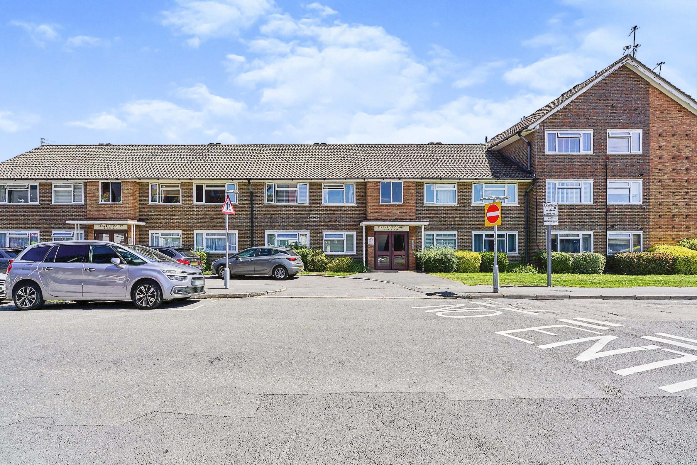 2 bed flat for sale in Drayton Court, Lavender Park Road, West Byfleet