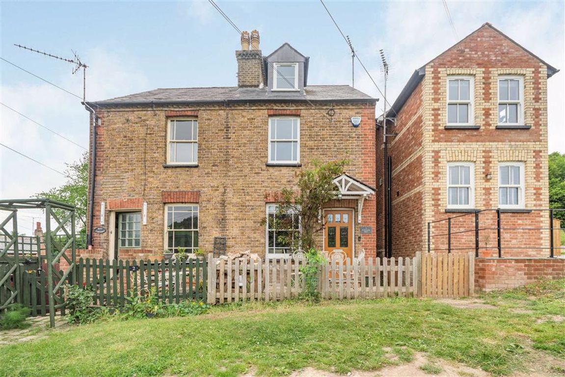 3 bed semidetached house for sale in Artichoke Dell, Dog Kennel Lane