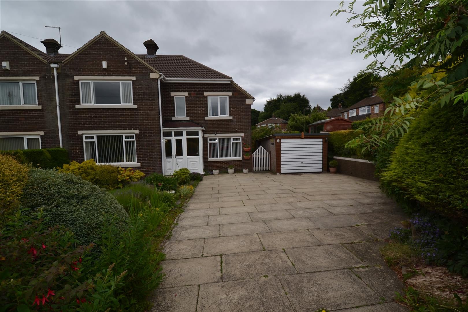 5 bed semidetached house for sale in Hollingwood Lane, Horton Bank Top, Bradford BD7 Zoopla