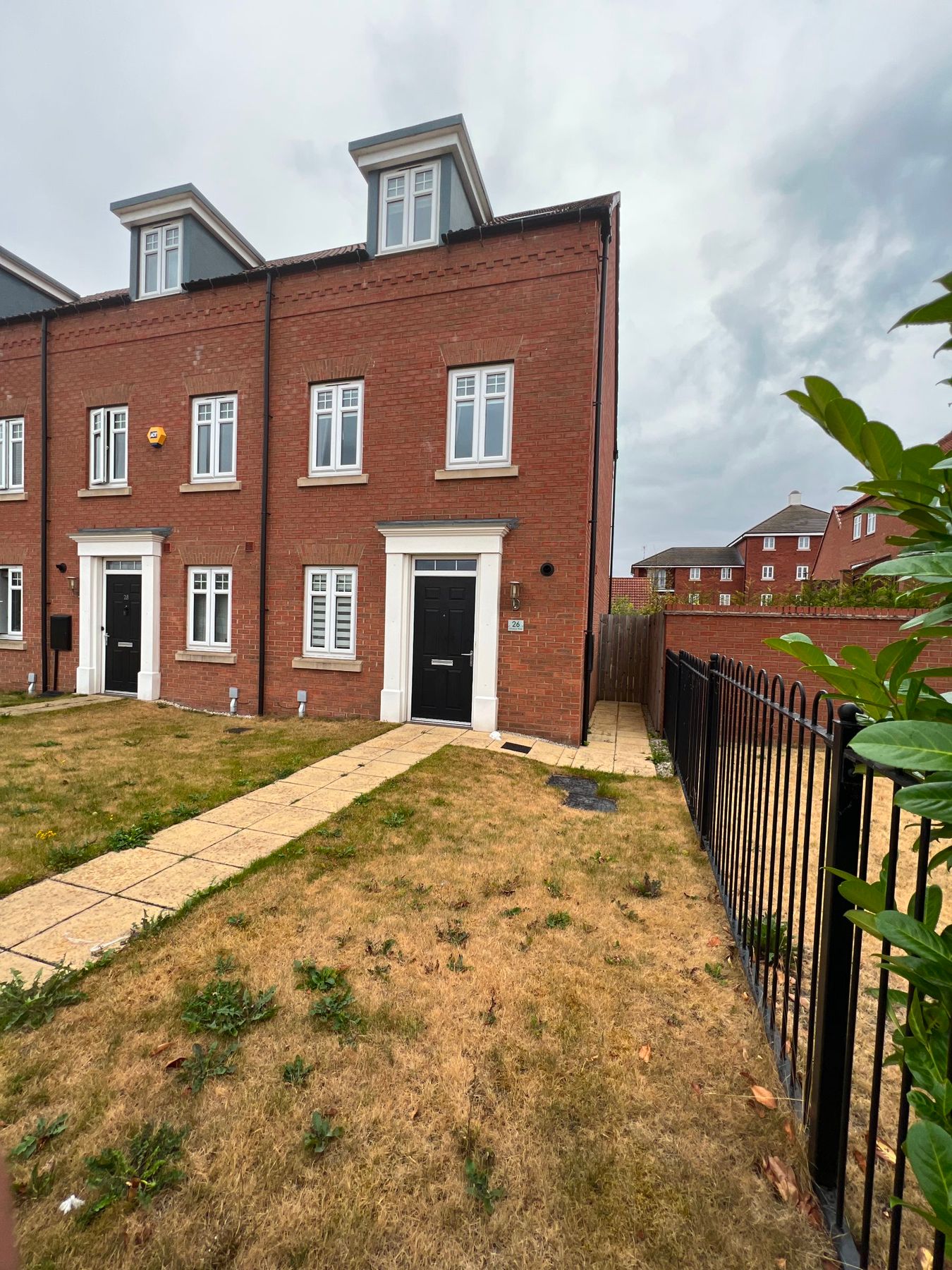 3 bed terraced house to rent in Lakeside Village Shopping Outlet, White