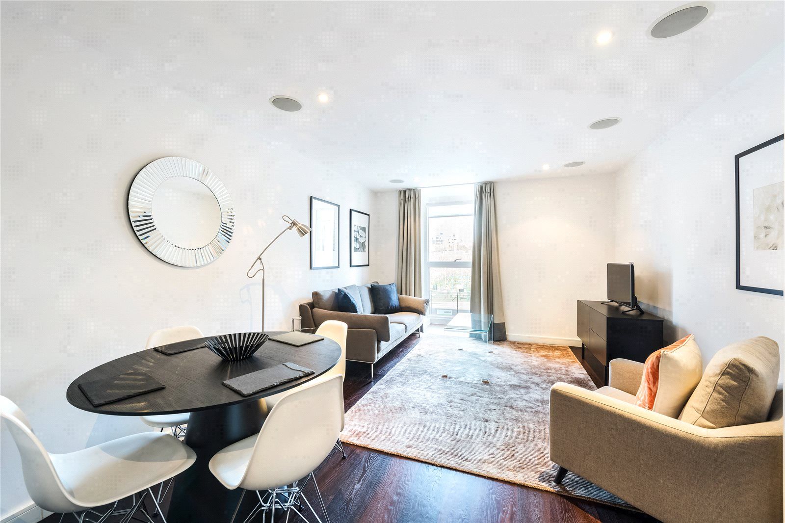 1 bed flat to rent in Moore House, Grosvenor Waterside, 2 Gatliff Road