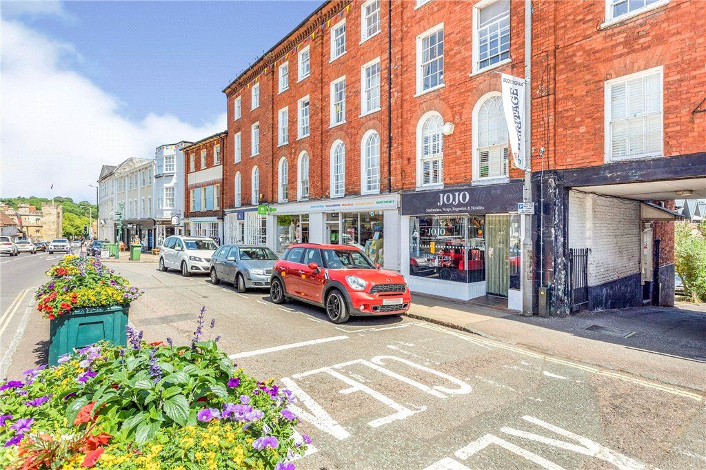 Market Square, Buckingham, Buckinghamshire MK18  