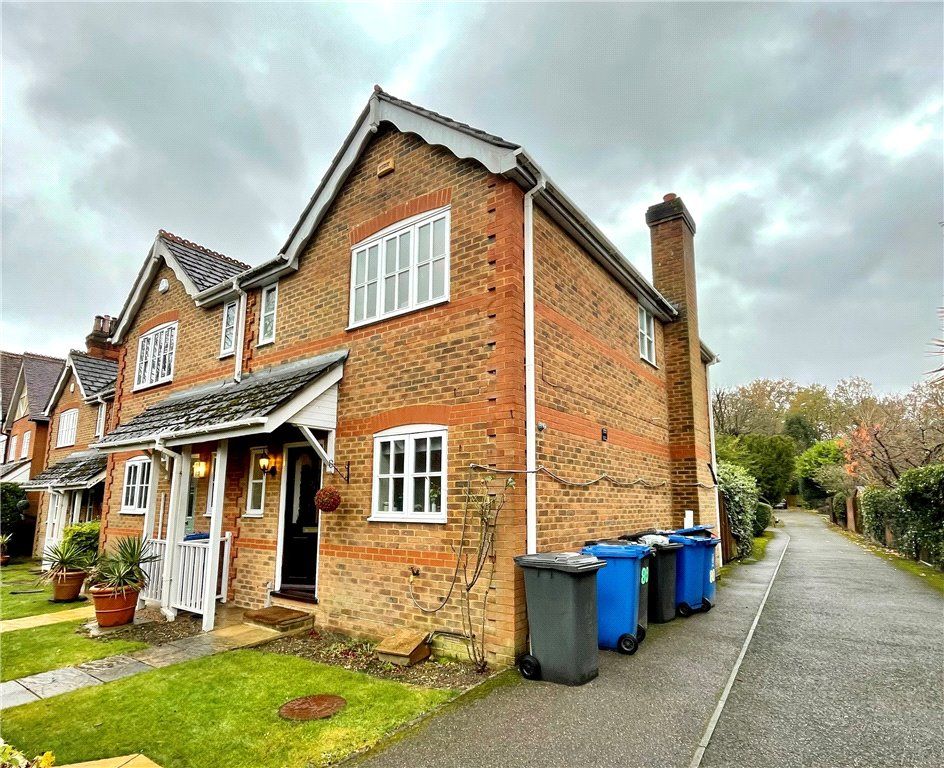 3 bed end terrace house for sale in Chobham Road, Sunningdale