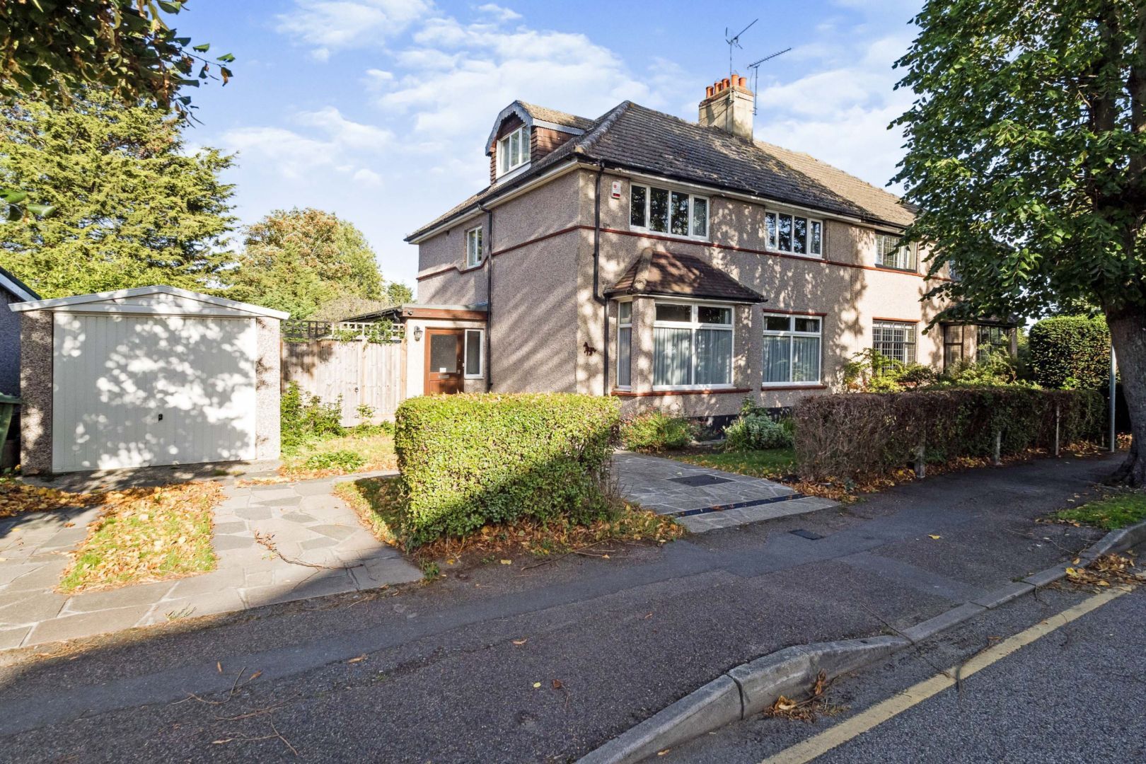 5 bed semidetached house for sale in Repton Avenue, Romford RM2 Zoopla