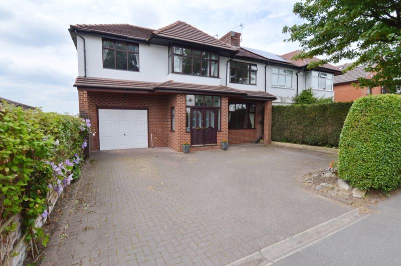 5 bed semidetached house for sale in Ringley Road, Whitefield