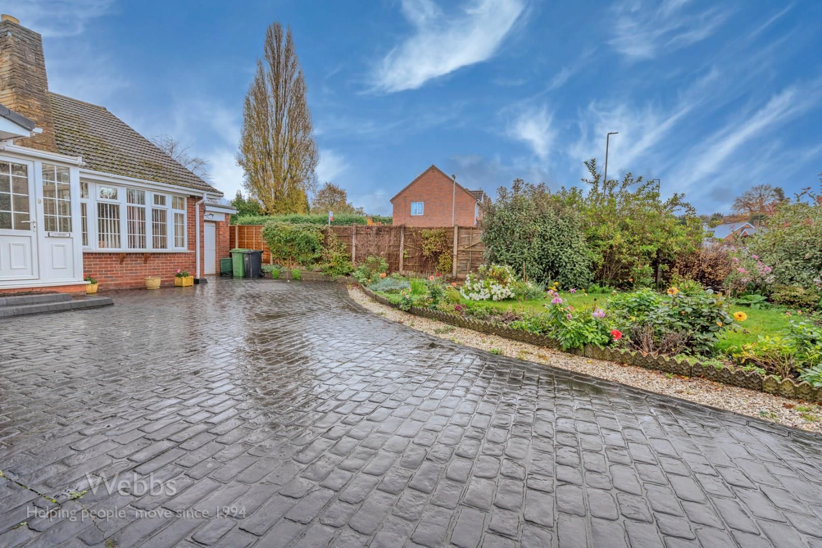 3 bed detached bungalow for sale in Himley Road, Gornal Wood, Dudley