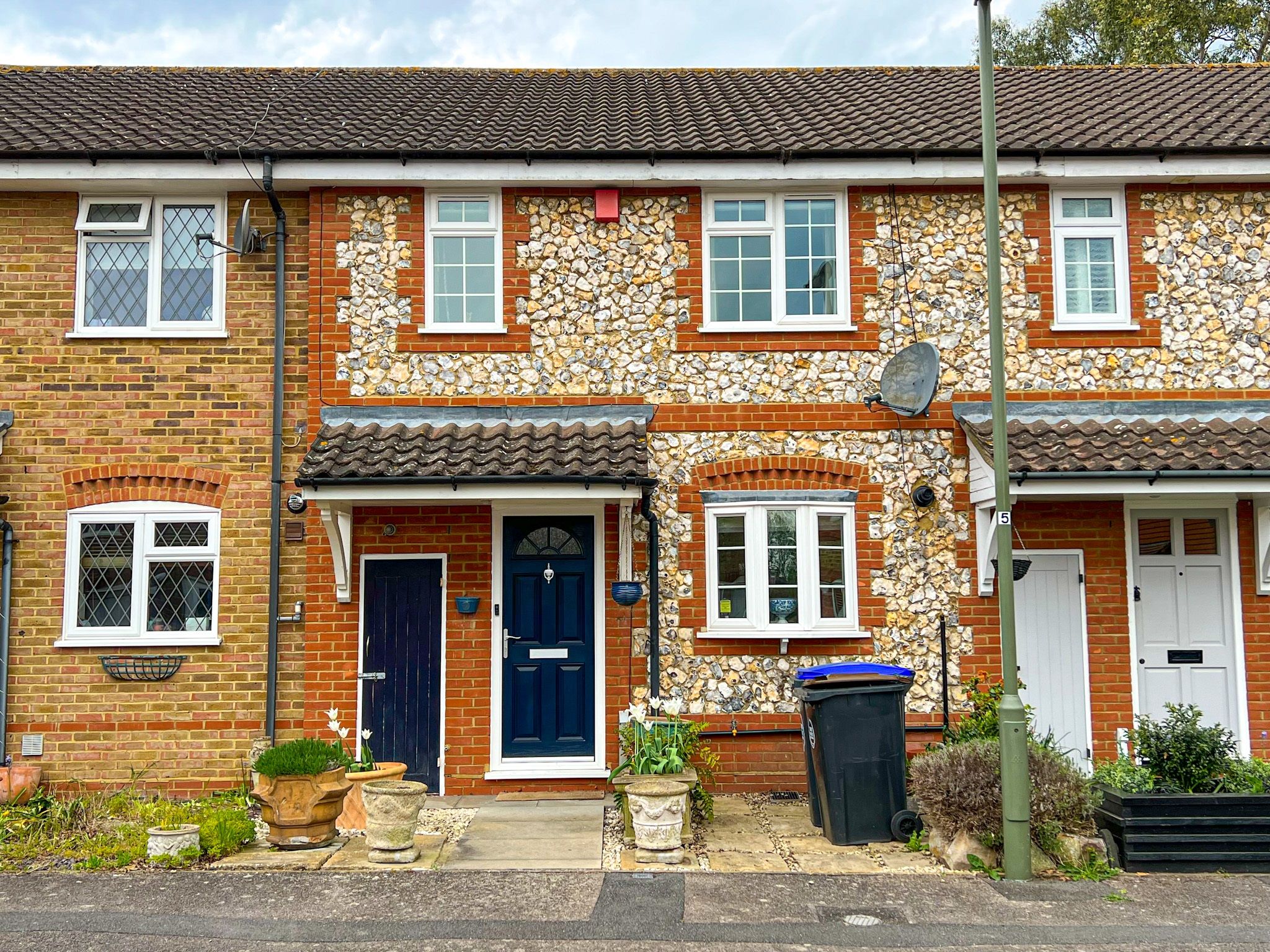 3 bed terraced house for sale in Grafton Way, West Molesey KT8 Zoopla