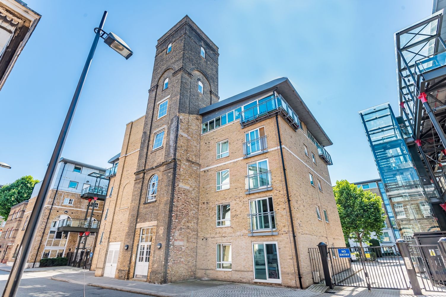 2 bed flat to rent in Hopton Road, London SE18 Zoopla