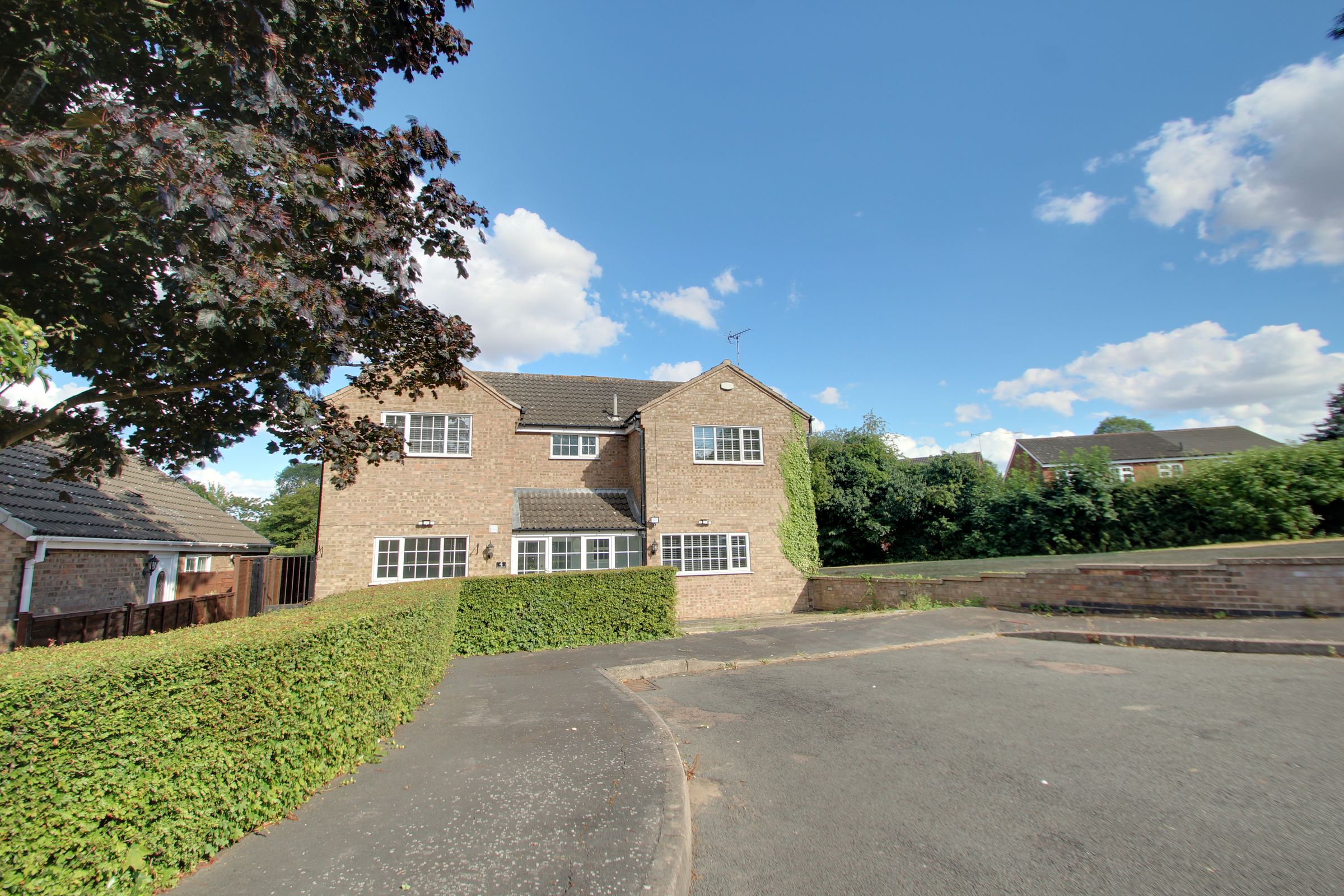 5 bed detached house to rent in Meynell Close, Oadby, Leicester LE2 Zoopla