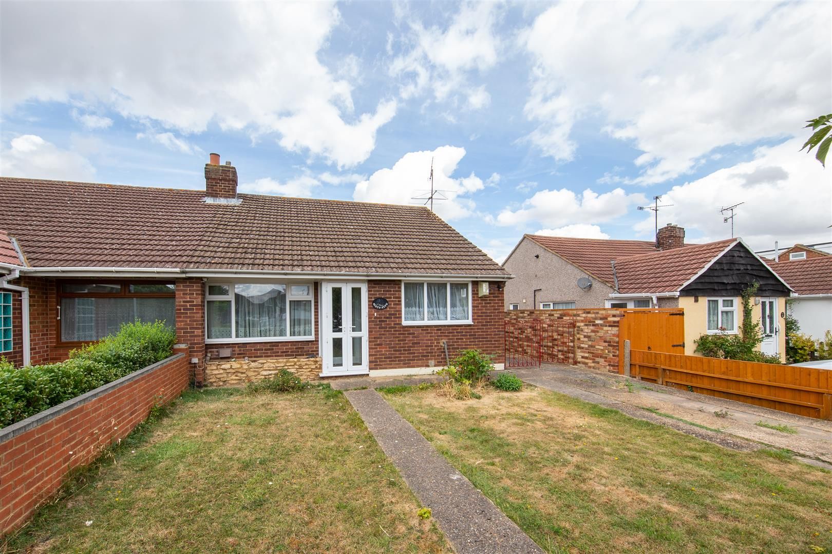 3 bed semidetached bungalow for sale in Gooseberry Hill, Luton LU3