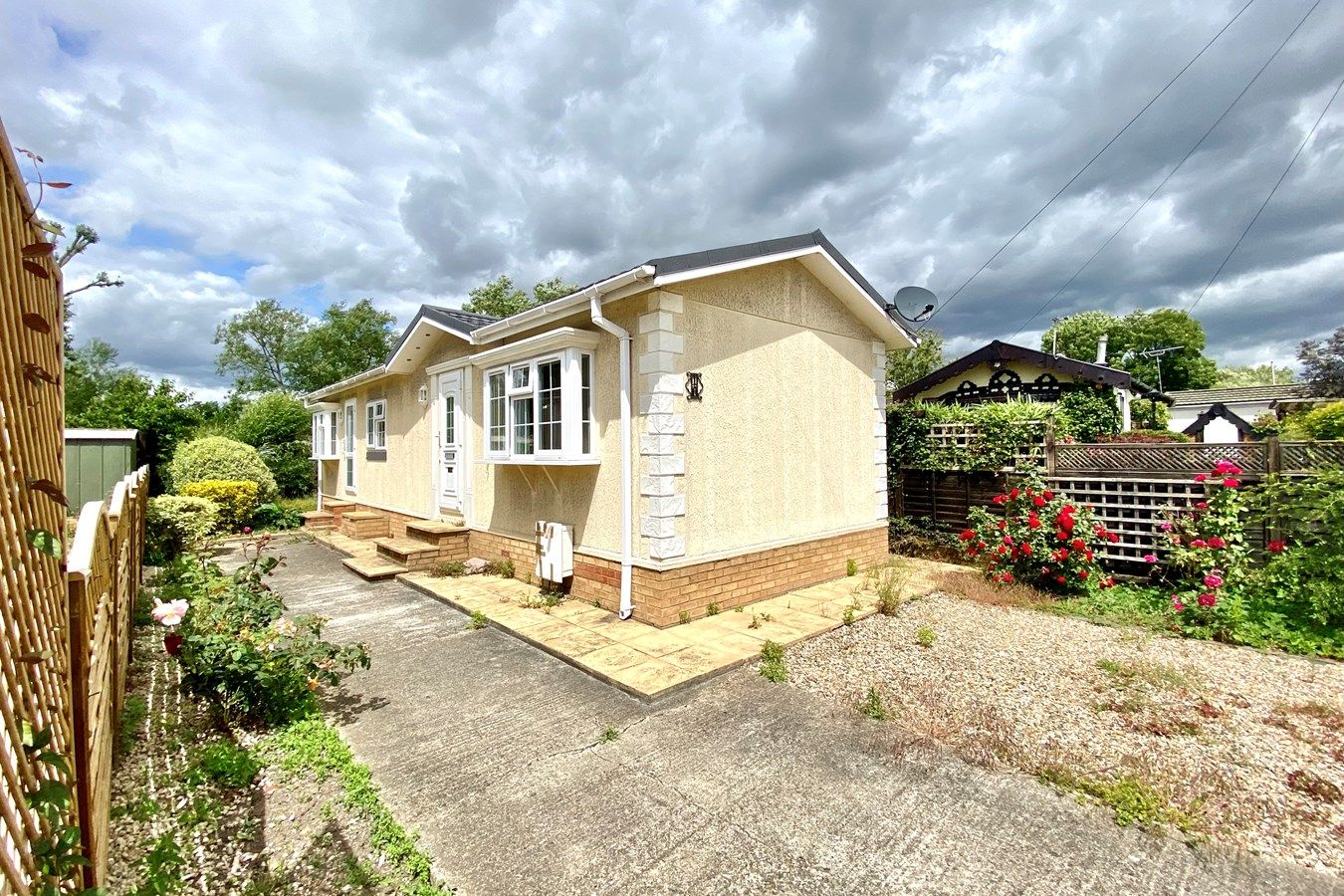 2 bed mobile/park home for sale in 16 Mayfield Park, Thorney Mill Road