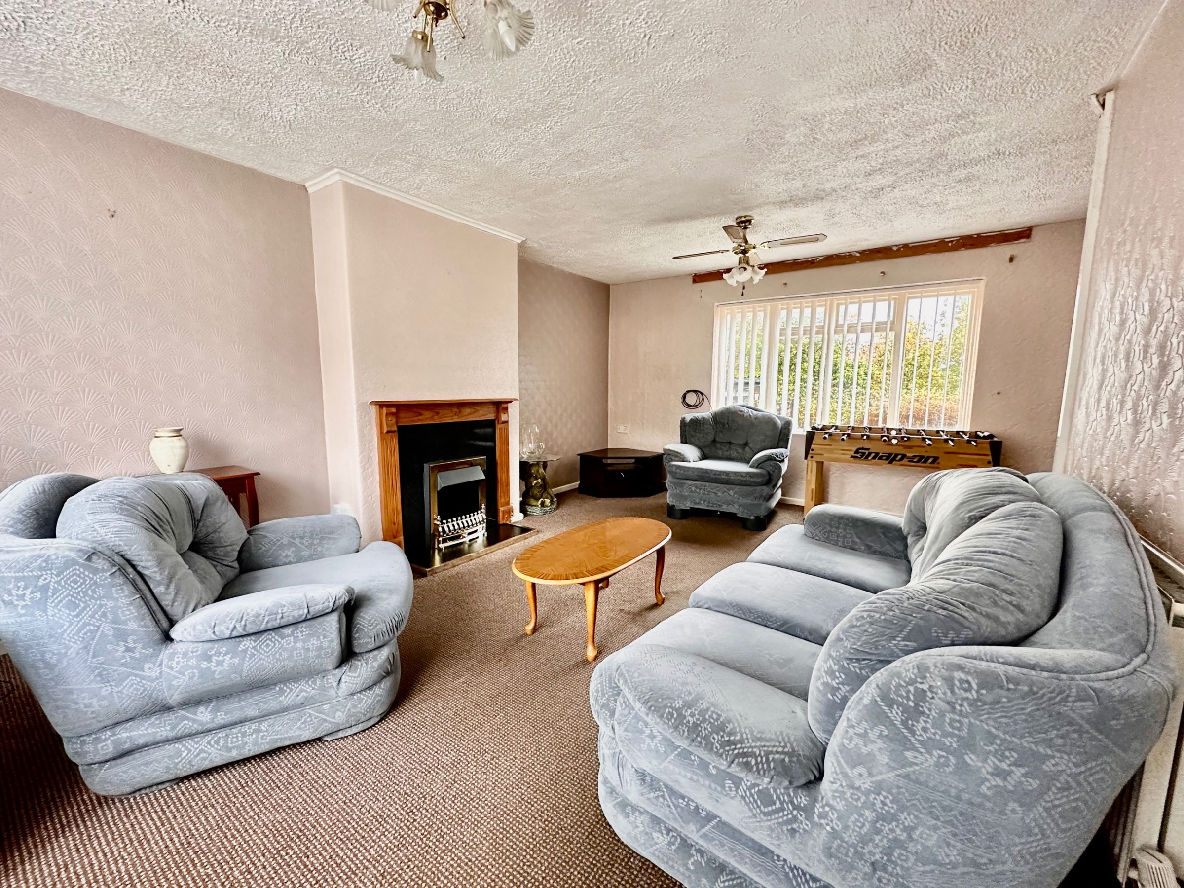 3 bed terraced house for sale in Dawlish Avenue, Brinnington, Stockport