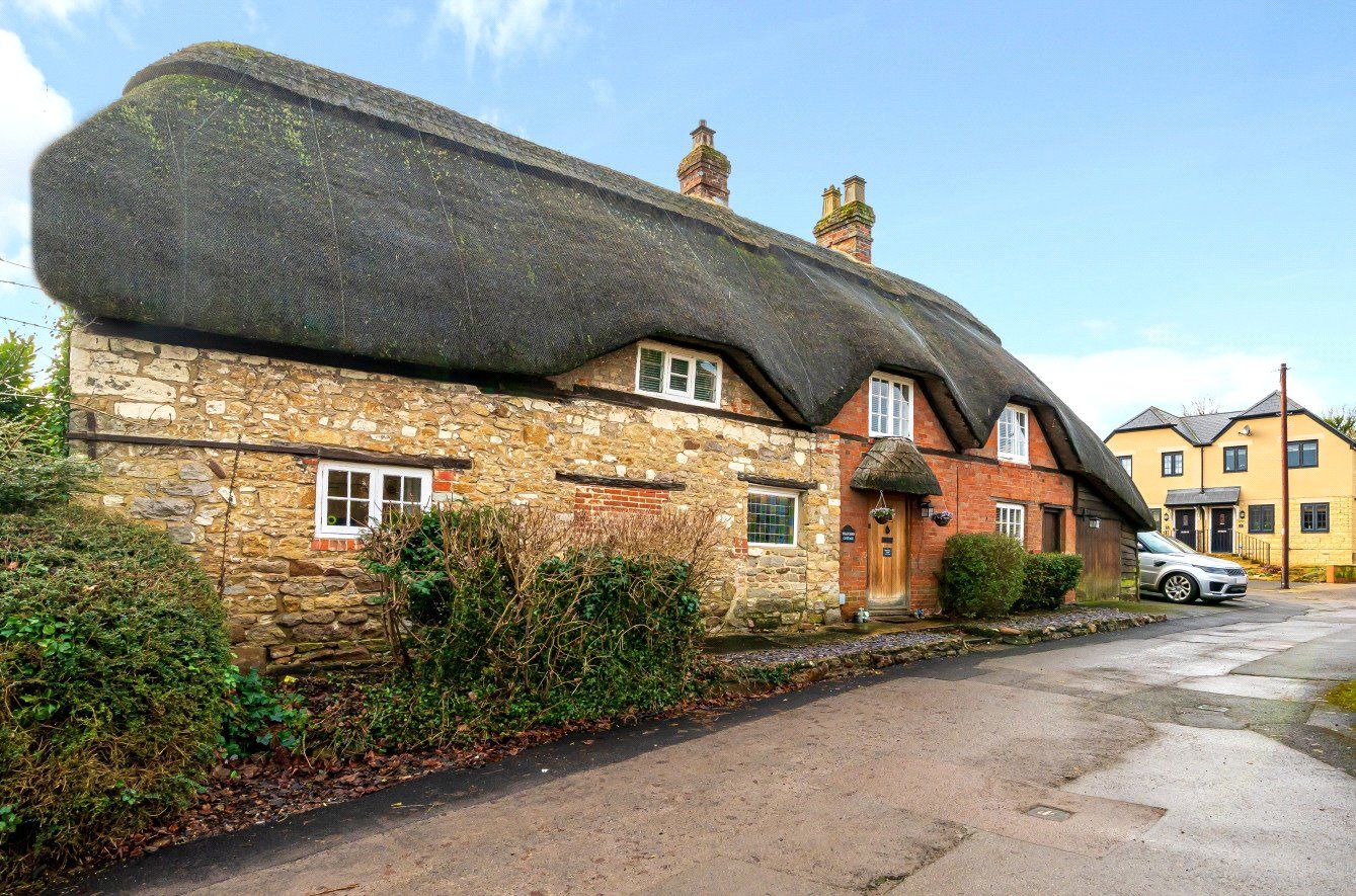 3 bed country house for sale in Slipper Lanee, Chiseldon, Wiltshire SN4