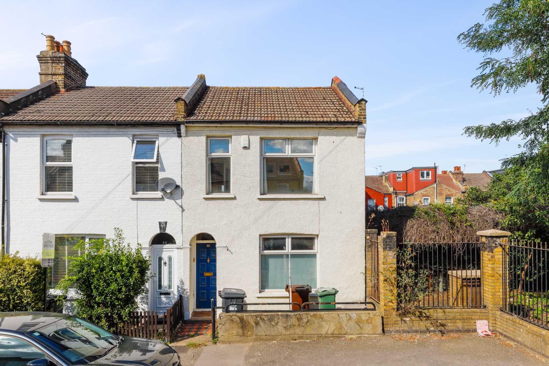 3 bed property for sale in Byron Road, Leyton E10 Zoopla