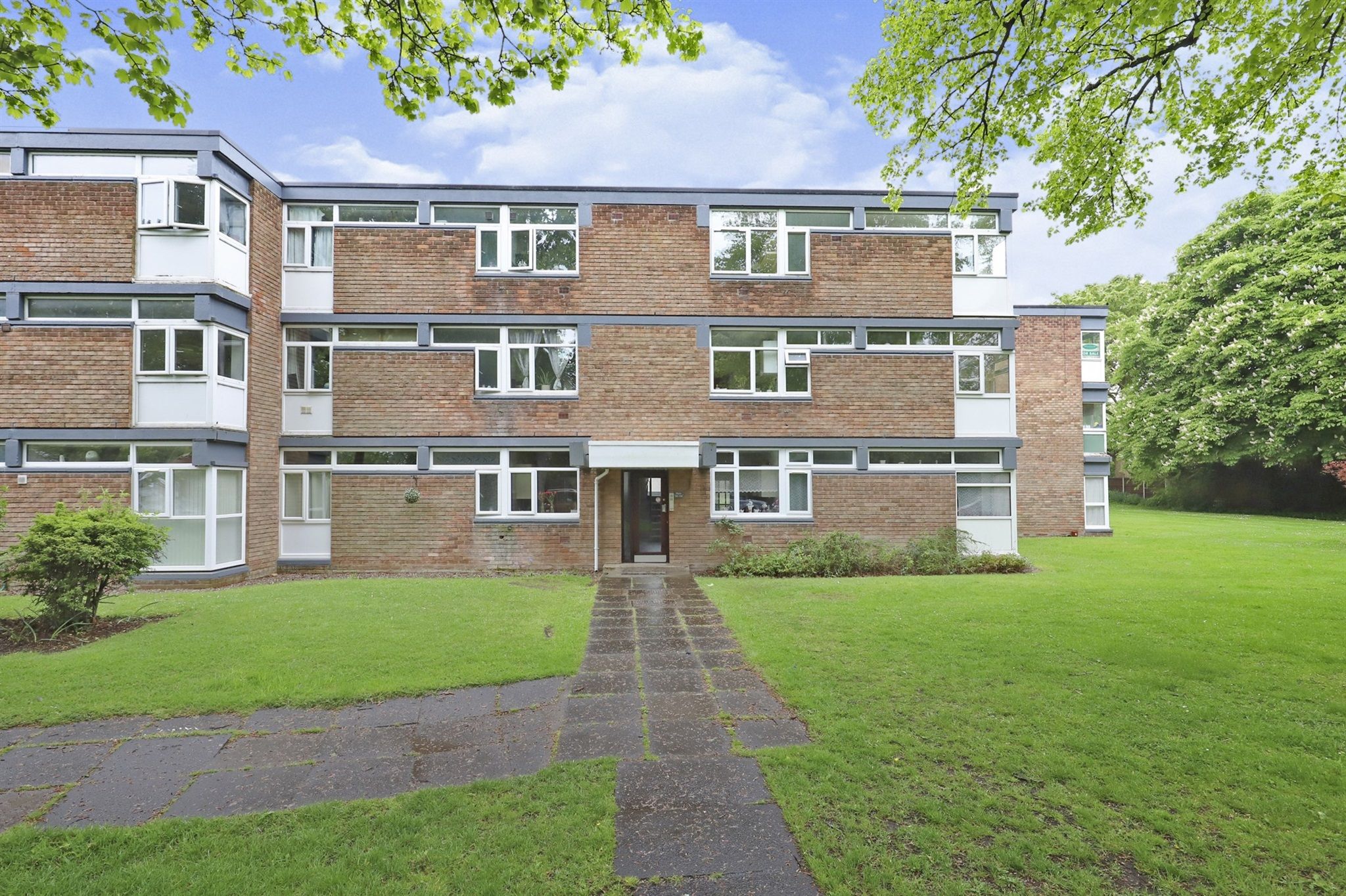 2 bed flat for sale in Newbridge Crescent, Off The Tettenhall Road