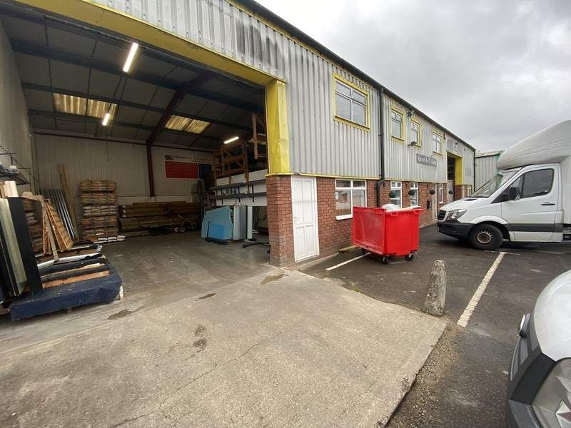 Light industrial to let in Aspley Close, Four Ashes Industrial Estate