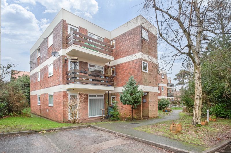 1 bed flat for sale in Southcrest Gardens, Southcrest, Redditch. B97
