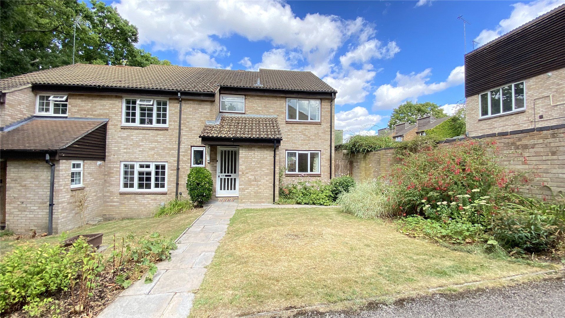 3 bed semidetached house for sale in Juniper, Bracknell, Berkshire