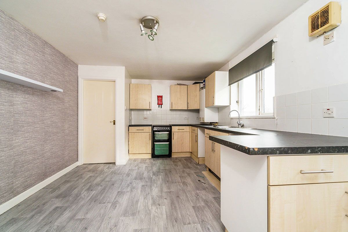 2 bed flat to rent in Devonport Road, Plymouth PL3 Zoopla
