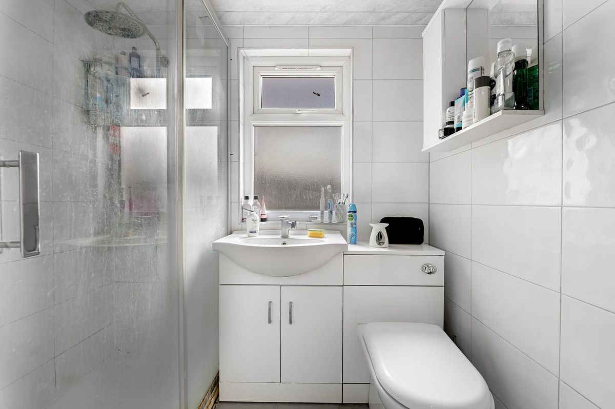 8 bed terraced house for sale in Hampton Road, Ilford IG1 Zoopla