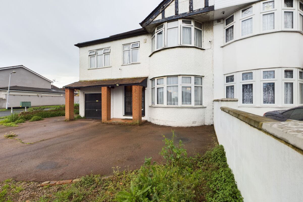 4 bed semidetached house for sale in Waltham Way, Chingford, London E4 Zoopla