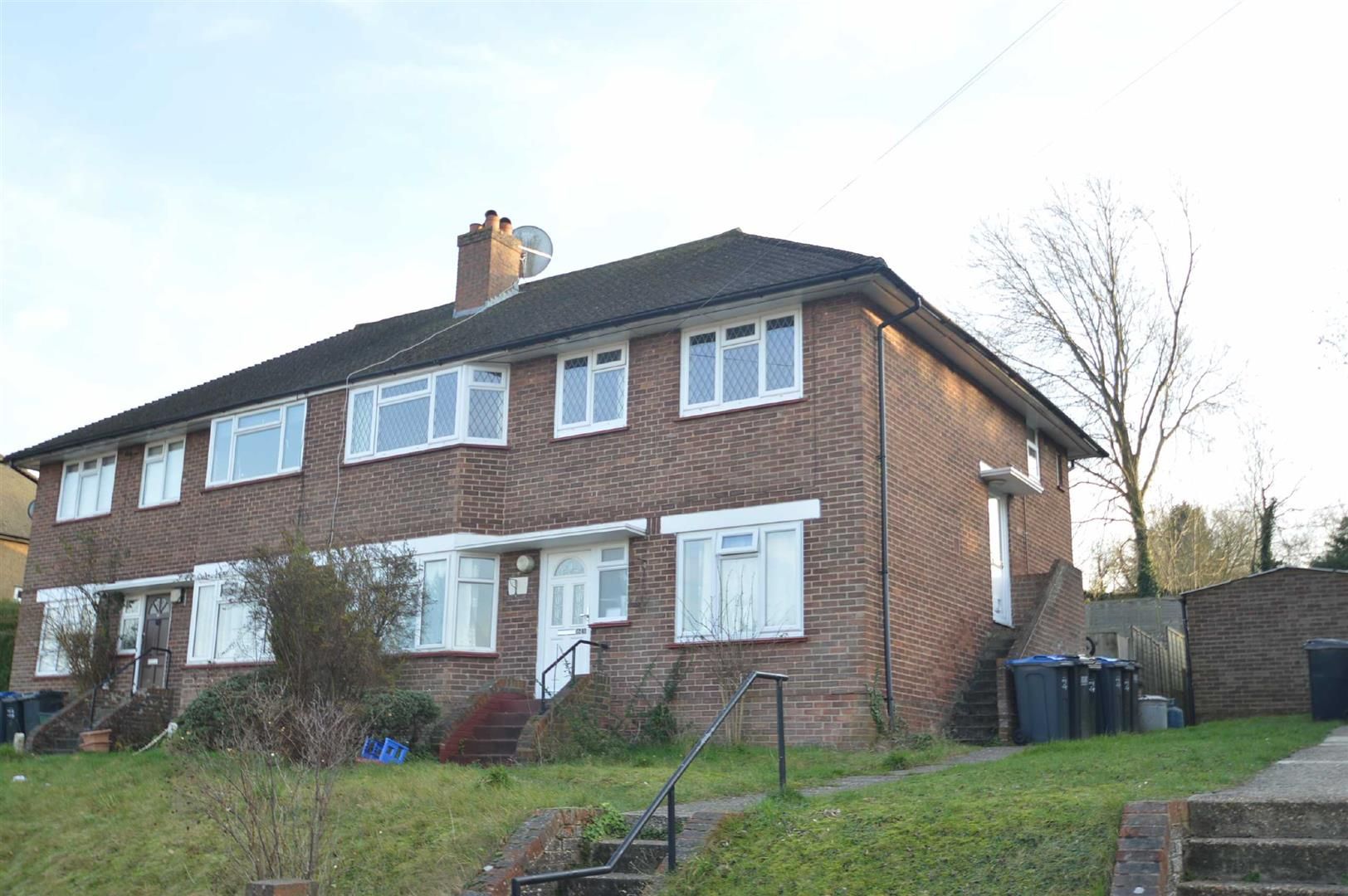 2 bed for sale in Woodlands Grove, Chipstead, Coulsdon CR5