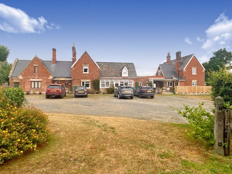 8 bed detached house for sale in Pembridge, Leominster HR6 Zoopla