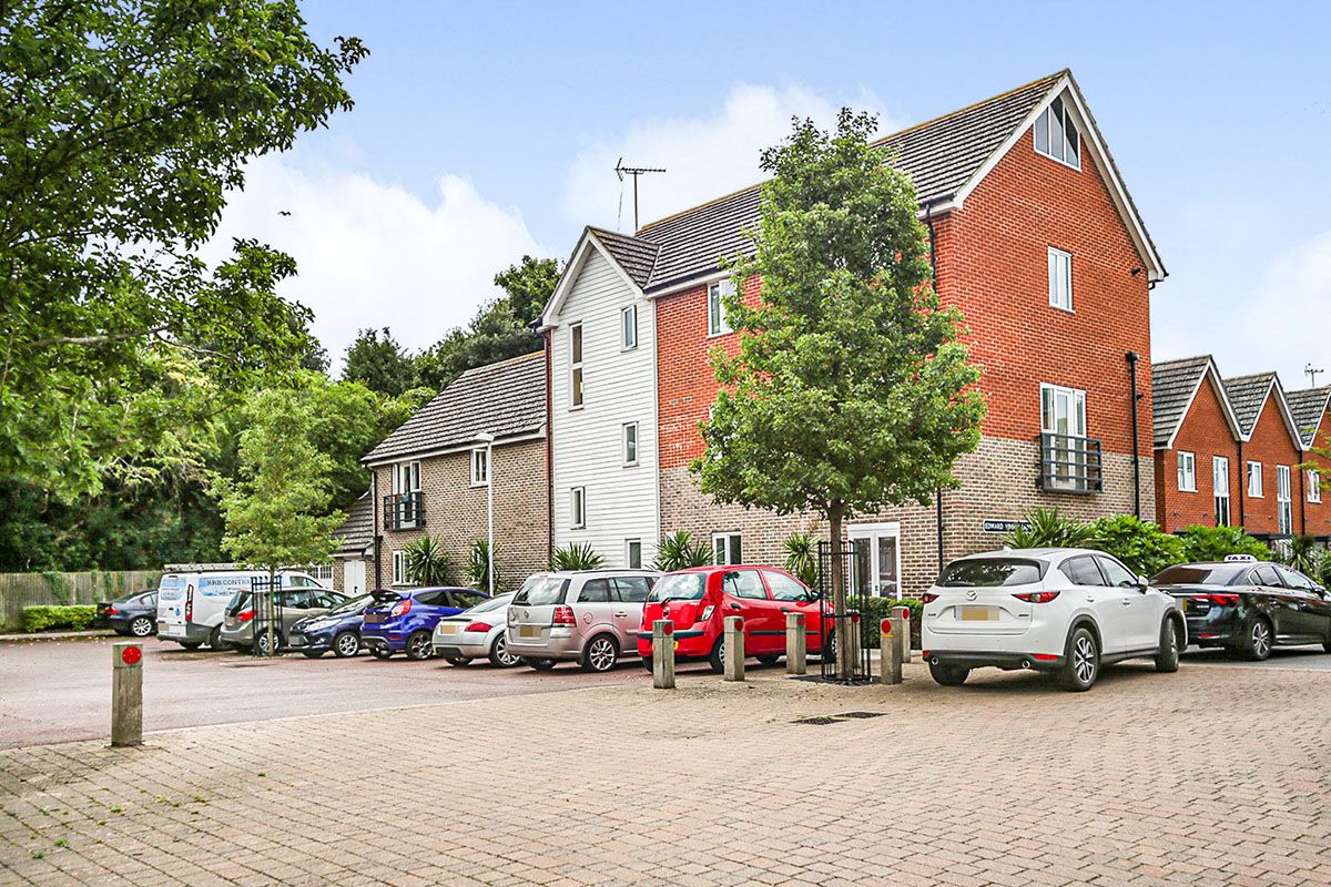 2 bed flat for sale in Edward Vinson Drive, Faversham, Kent ME13 Zoopla