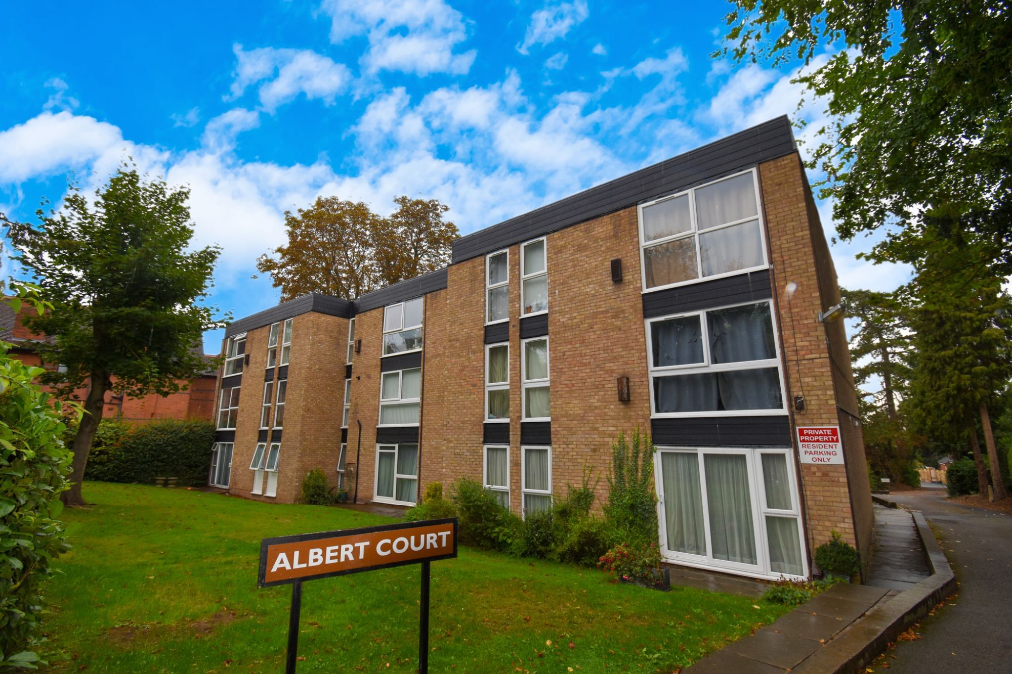3 bed flat for sale in Albert Court, Stoneygate Road, Leicester LE2