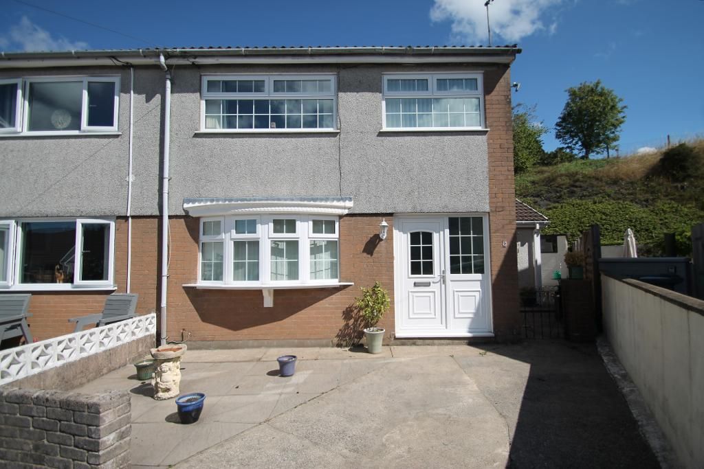 3 bed semidetached house for sale in Garth Danybryn, Beaufort, Ebbw