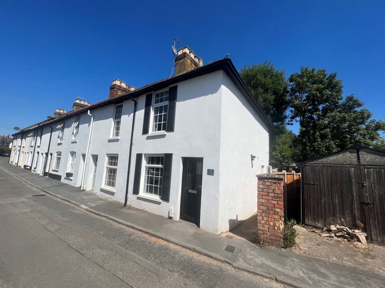 2 bed end terrace house to rent in 23 Albert Road, Englefield Green