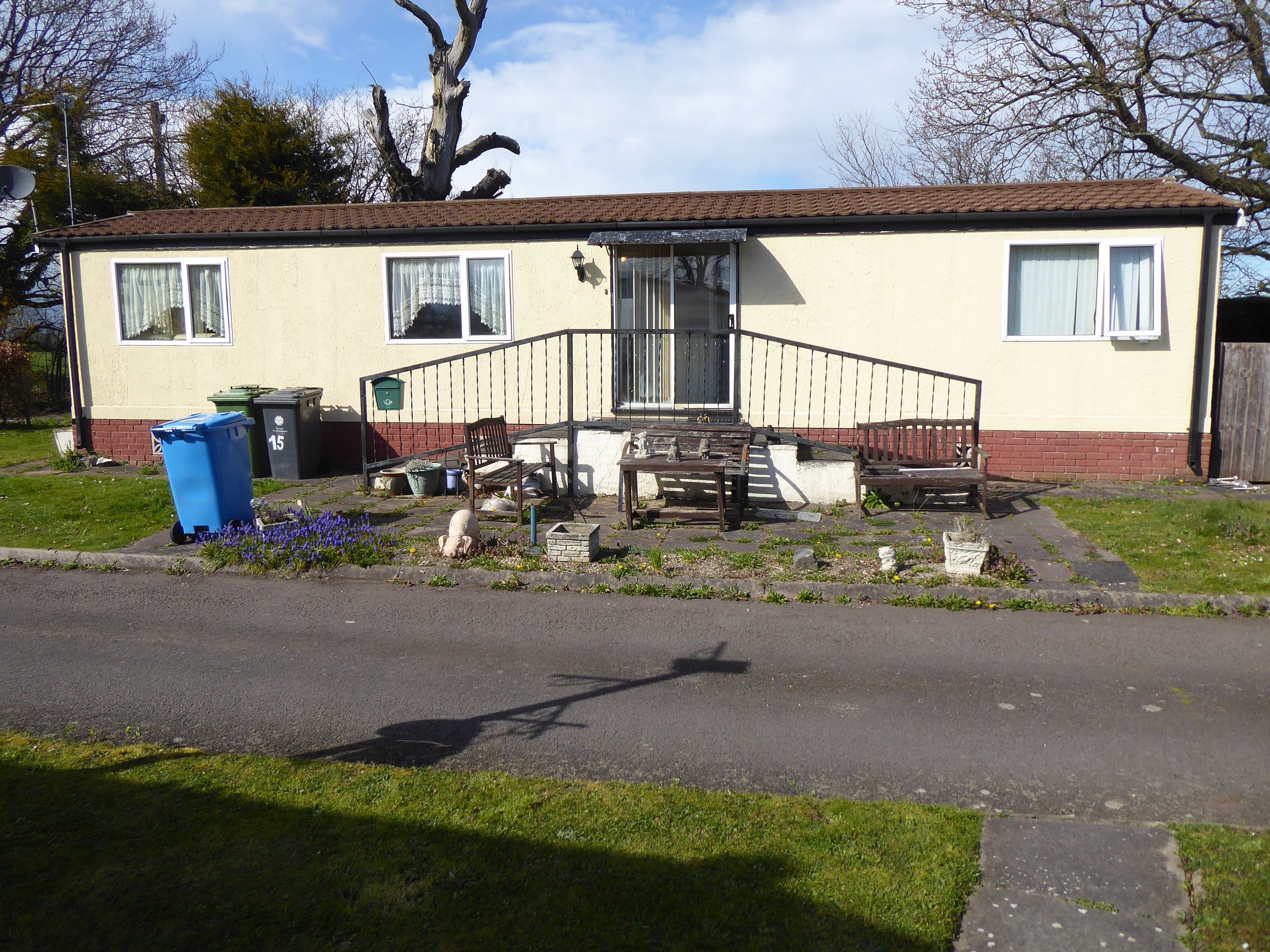 2 bed mobile/park home for sale in St James Park, New Road