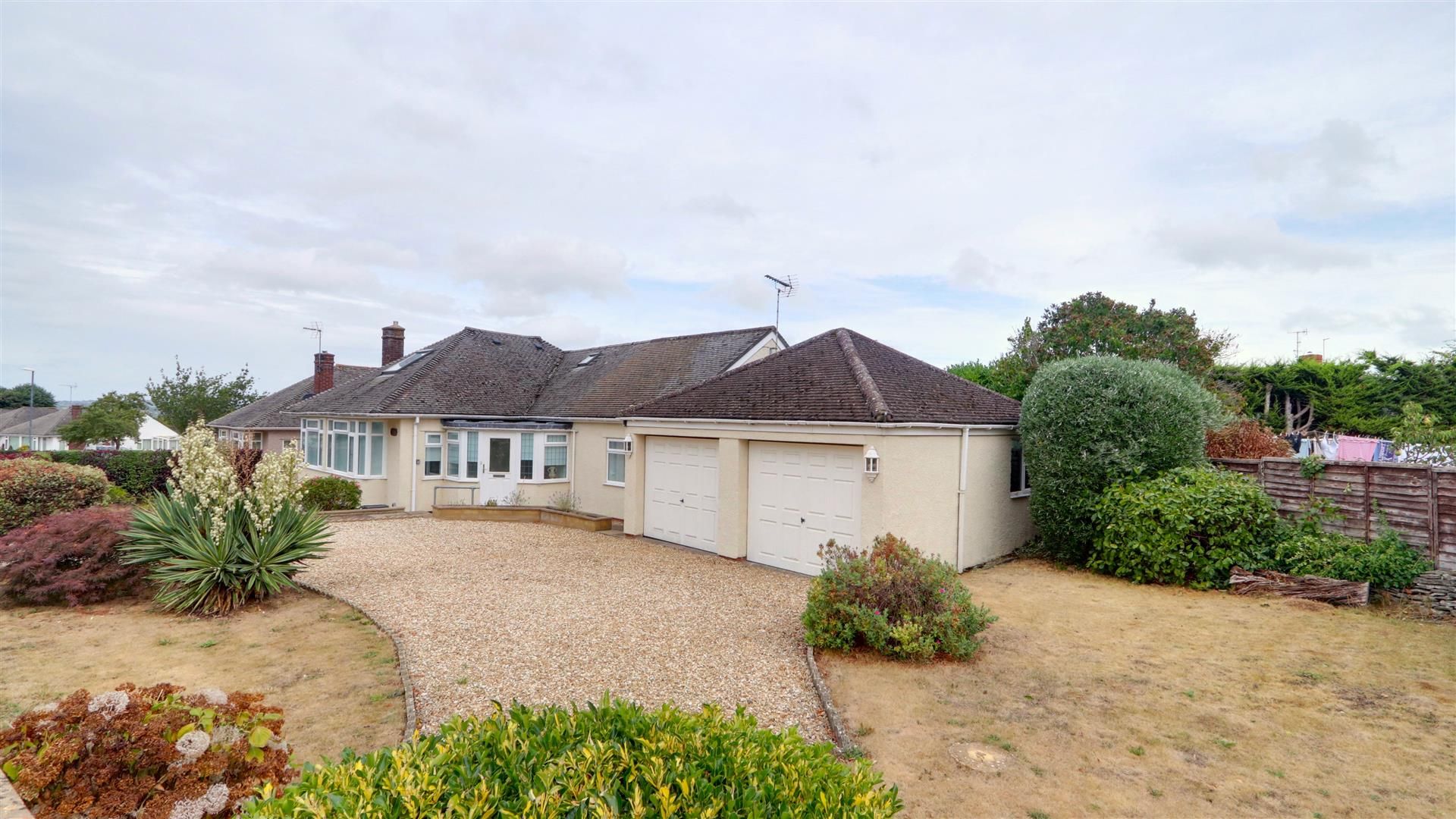 3 bed detached bungalow for sale in Uplands Road, Saltford, Bristol