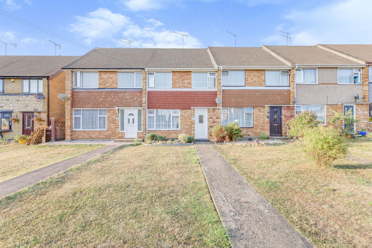 3 bed terraced house for sale in Seamore Walk, Benfleet SS7 Zoopla