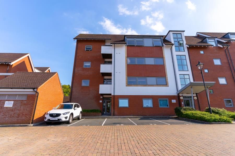 2 bed flat for sale in Griffin Close, New House Farm Drive, Birmingham