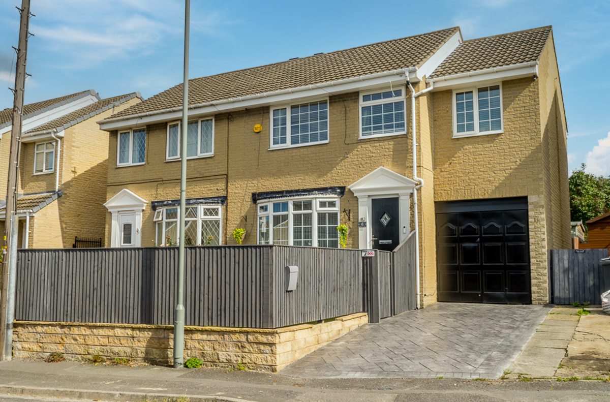 3 bed semidetached house for sale in Broad Oaks Close, Earlsheaton, Dewsbury WF12 Zoopla