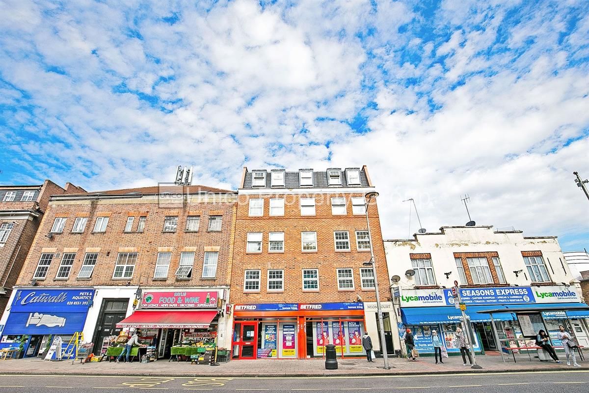1 bed flat to rent in Neon Court, High Street, Barkingside, Ilford IG6