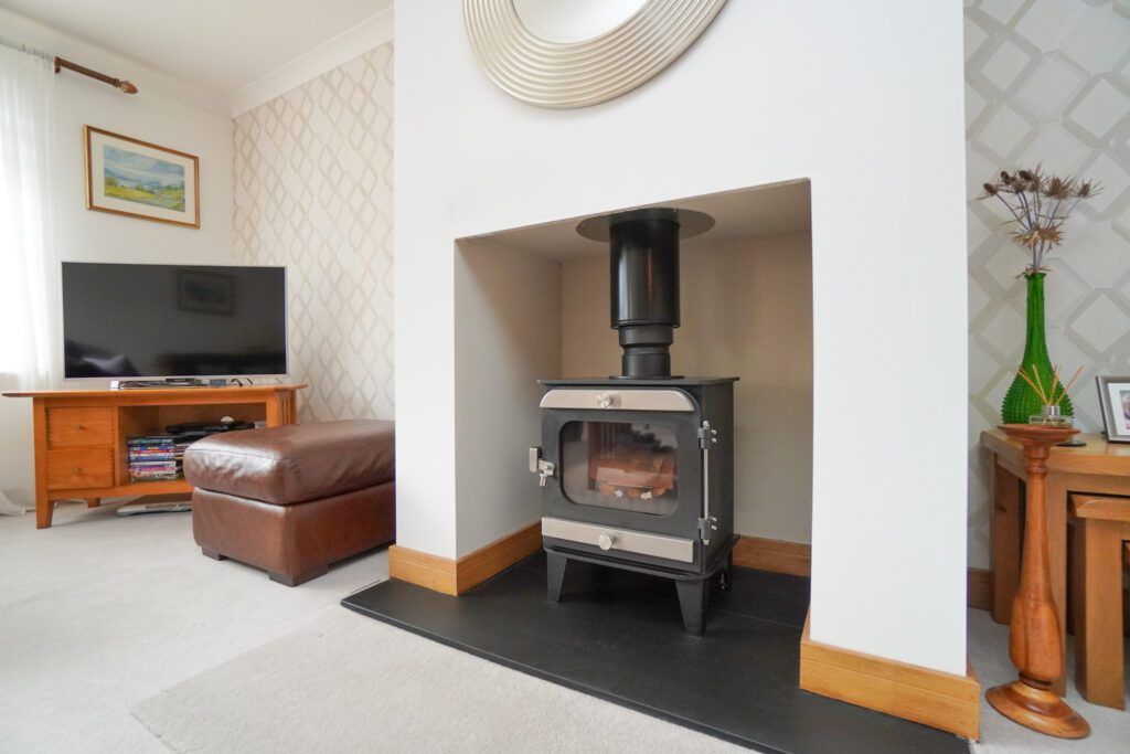 3 bed bungalow for sale in Thompson Place, Hardgate, Clydebank G81 Zoopla