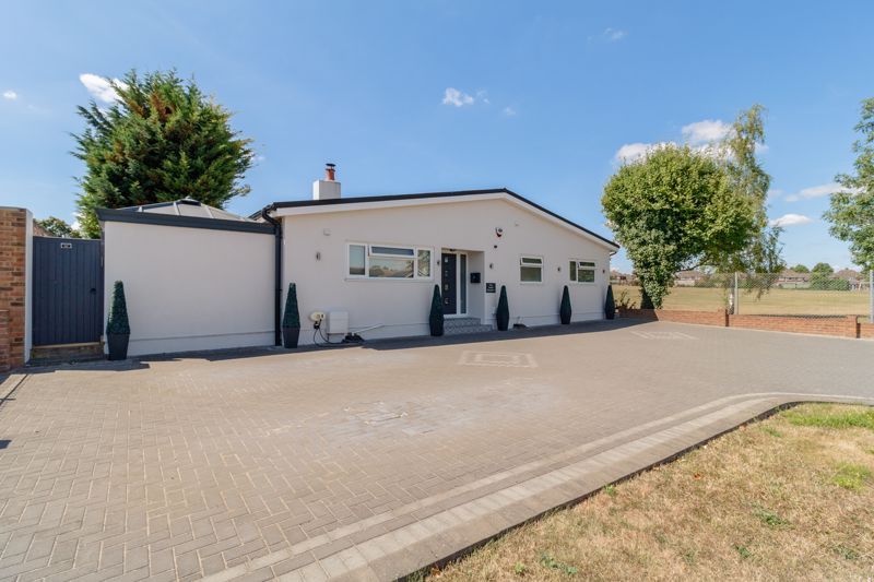 3 bed detached bungalow for sale in Langdale Road, Dunstable LU6 Zoopla