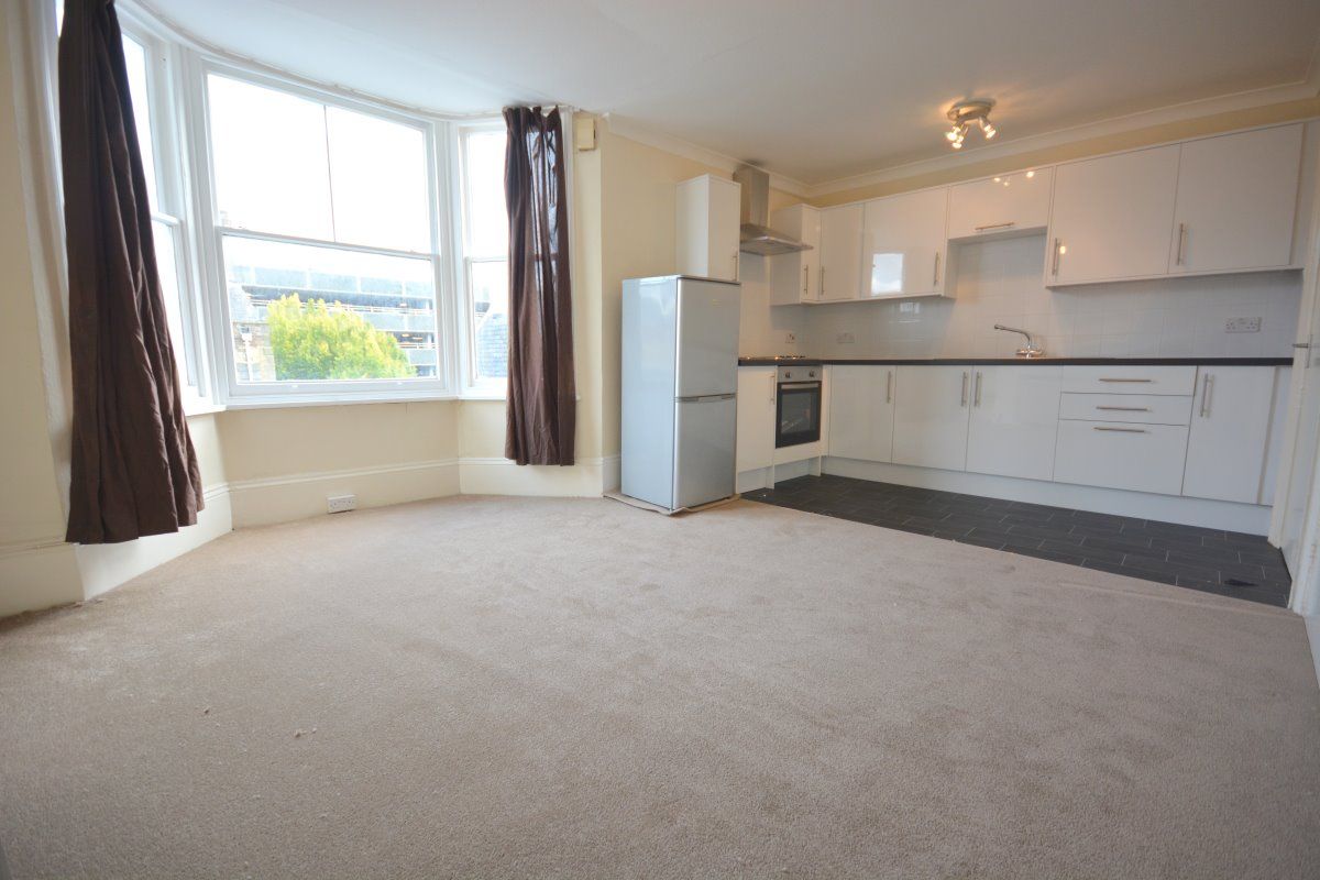 1 bed flat to rent in Monson Colonnade, Monson Road, Tunbridge Wells
