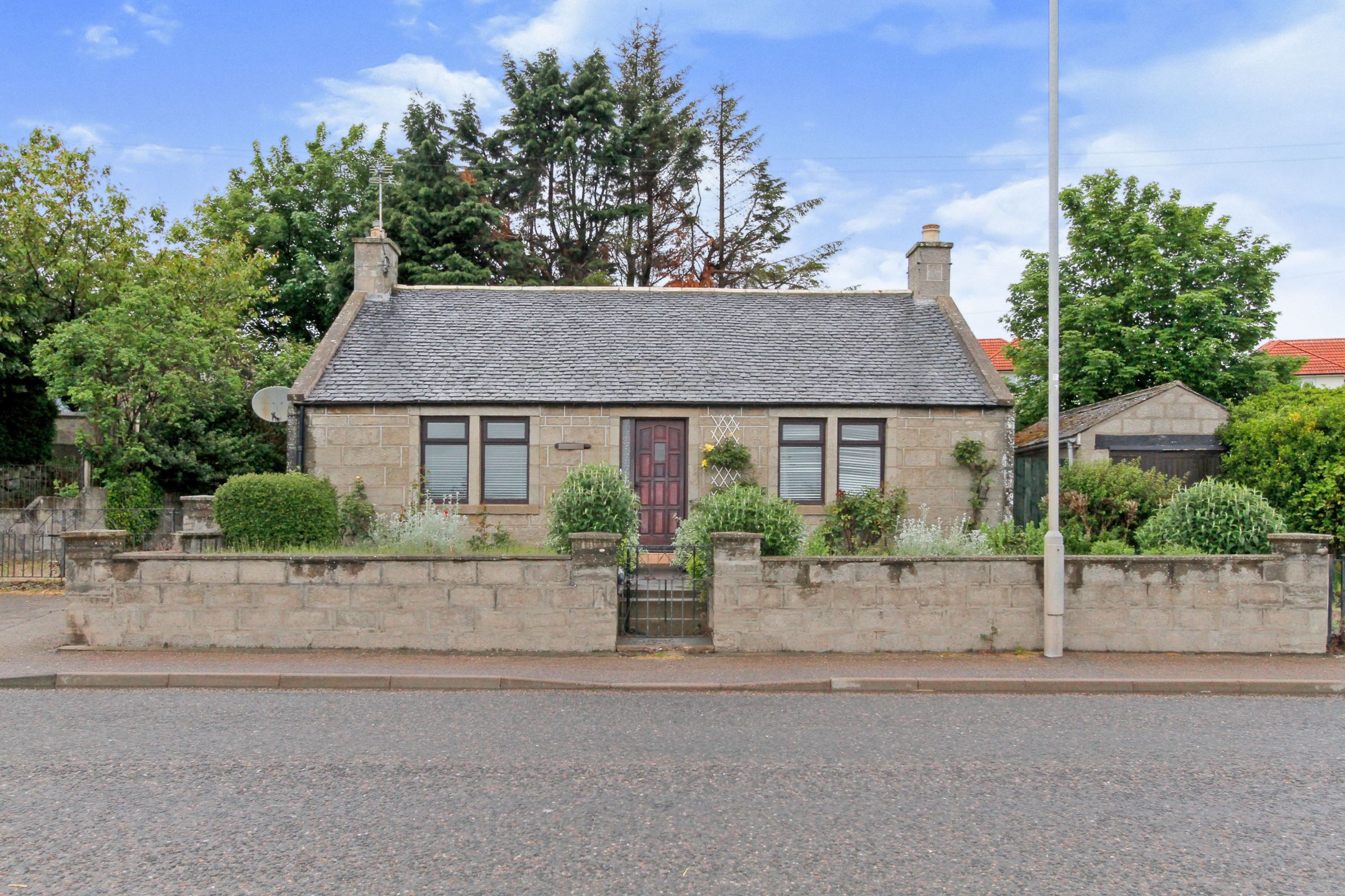 2 bed bungalow to rent in Coulardbank Road, Lossiemouth, Morayshire