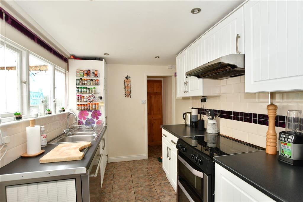 4 bed semidetached house for sale in Fairlee Road, Newport, Isle Of