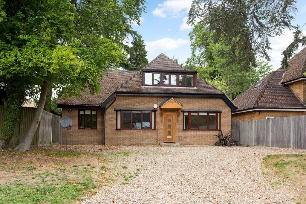 4 bed bungalow to rent in Newlands Close, Edgware HA8 Zoopla