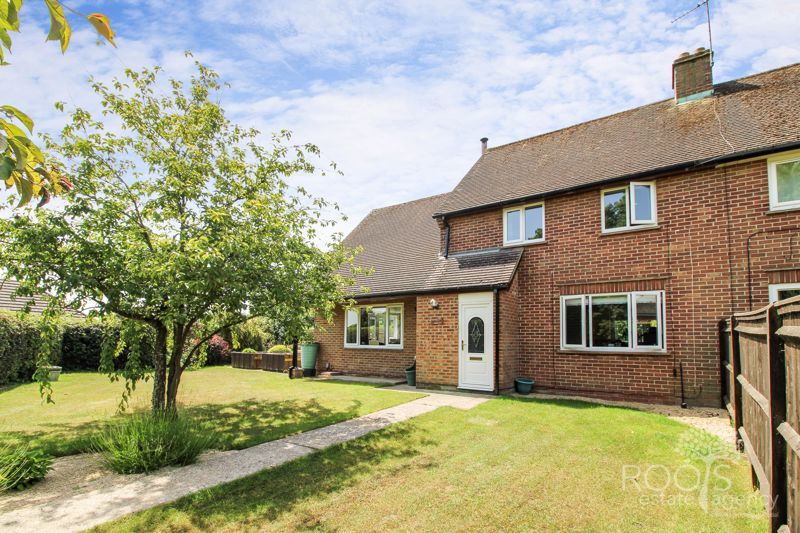 3 bed semidetached house for sale in Lambourn Road, Speen, Newbury