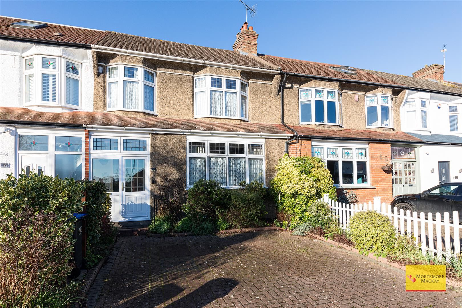 3 bed property for sale in Faversham Avenue, Enfield EN1 Zoopla