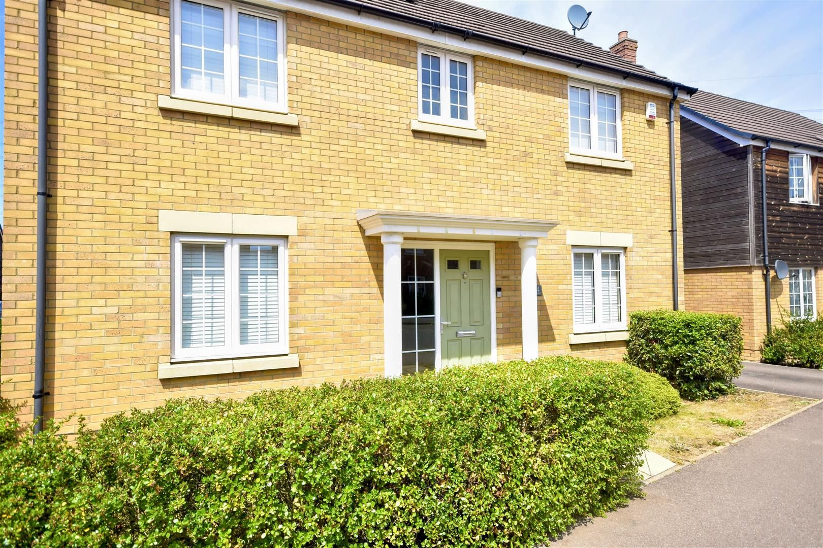 4 bed detached house for sale in Theedway, Leighton Buzzard LU7 Zoopla