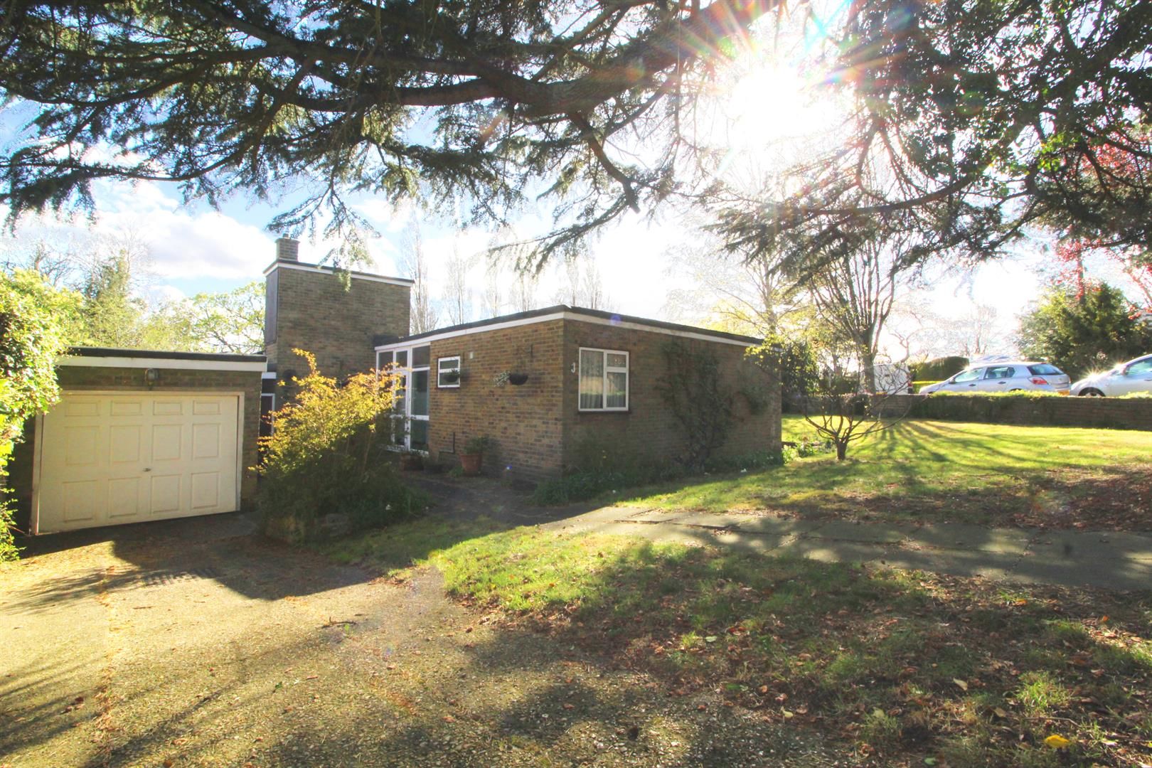 3 bed detached bungalow for sale in Latimer Road, EN5 Zoopla