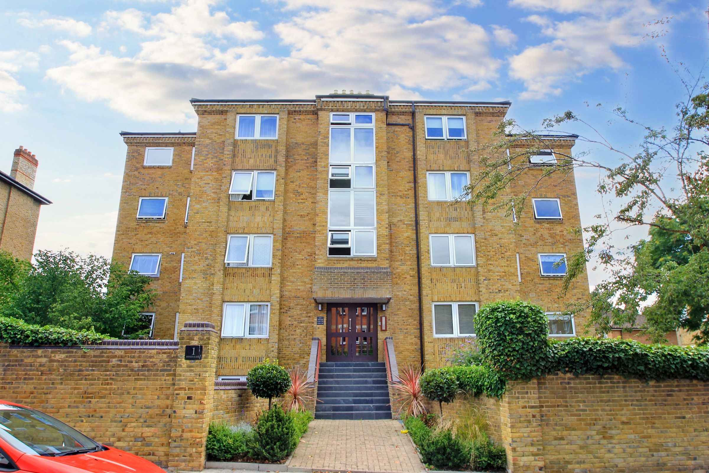 2 bed flat for sale in Avenue Elmers, Surbiton KT6 Zoopla